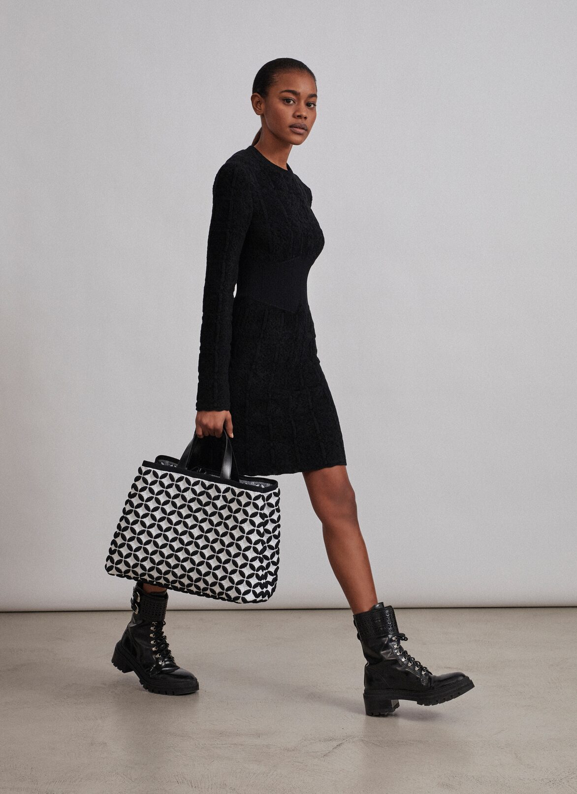KNIT TOTE BAG ALAÏA BLACK/WHITE KNIT TOTE BAG